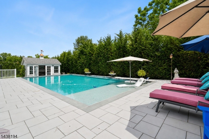 2 Arianna Ct