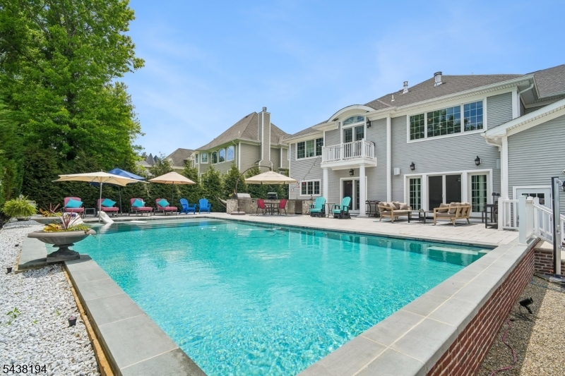 2 Arianna Ct