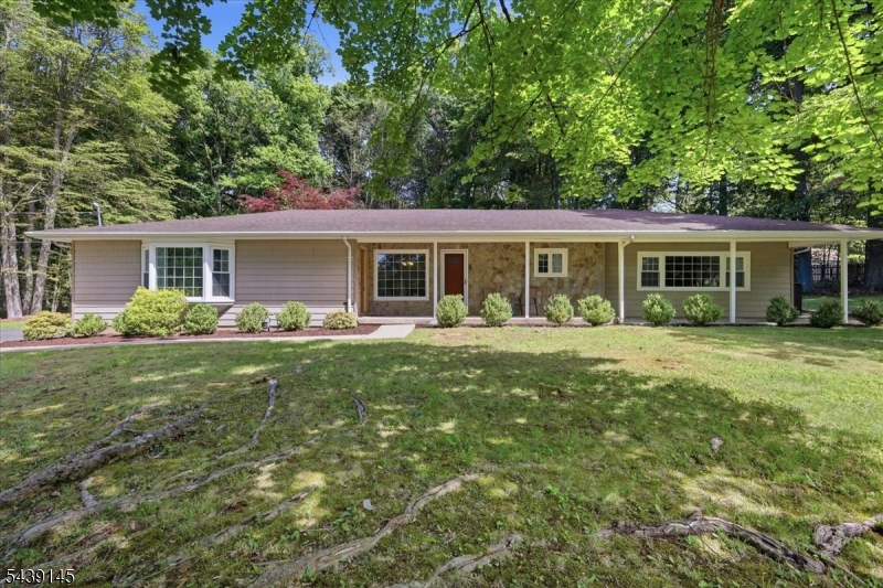 261 Eyland Ave