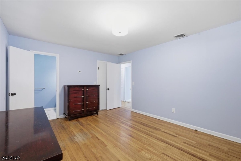 261 Eyland Ave