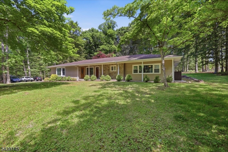 261 Eyland Ave