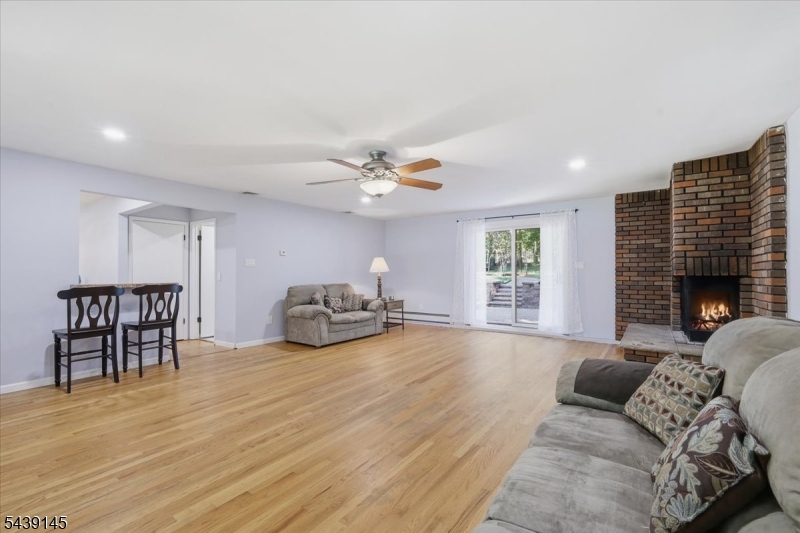 261 Eyland Ave