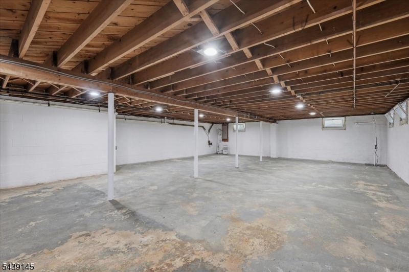 261 Eyland Ave