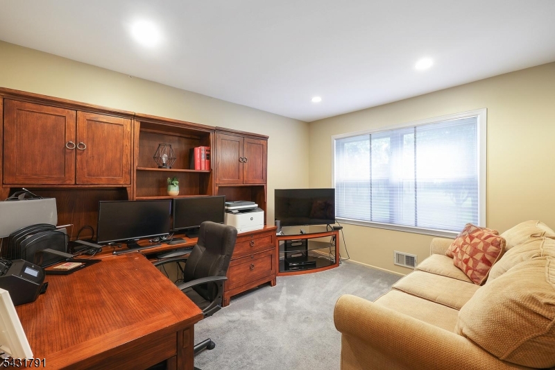 13 Daniel Dr