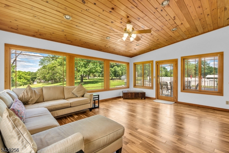 283 Floral Dr