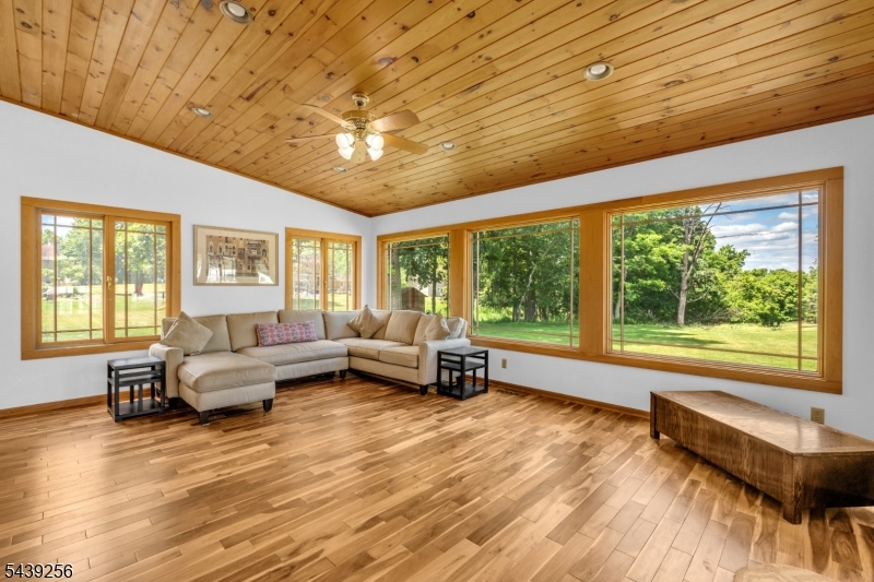 283 Floral Dr