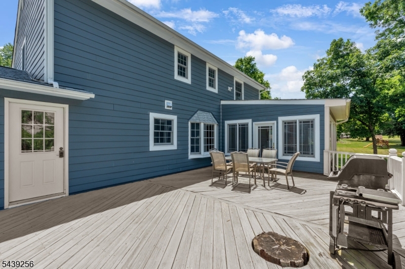 283 Floral Dr