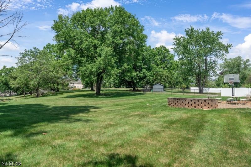 283 Floral Dr