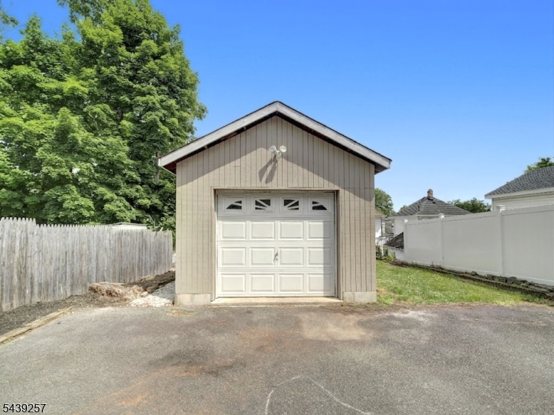 8 Pine St