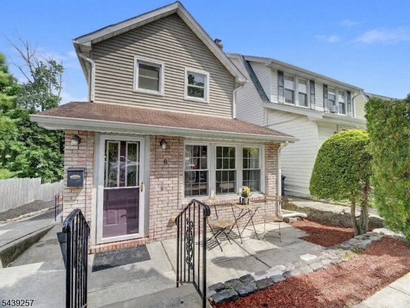 8 Pine St