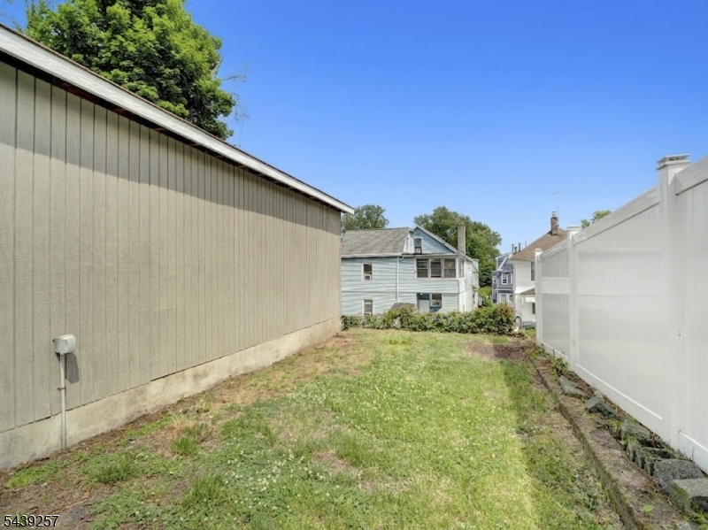8 Pine St