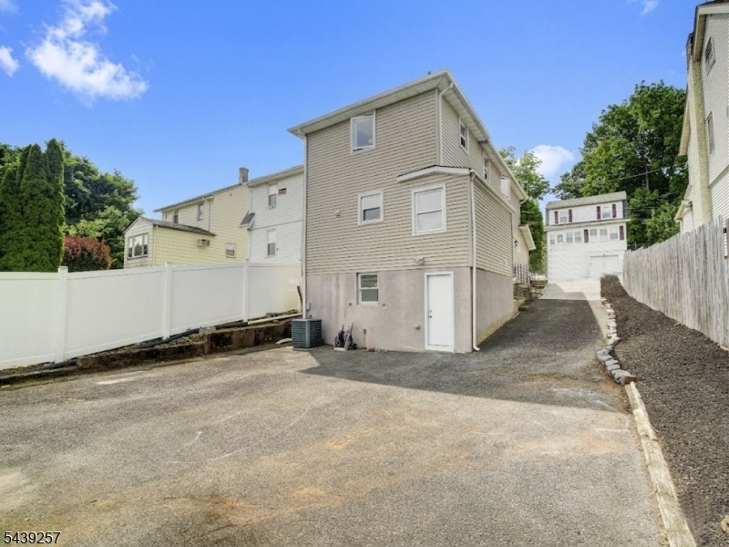 8 Pine St