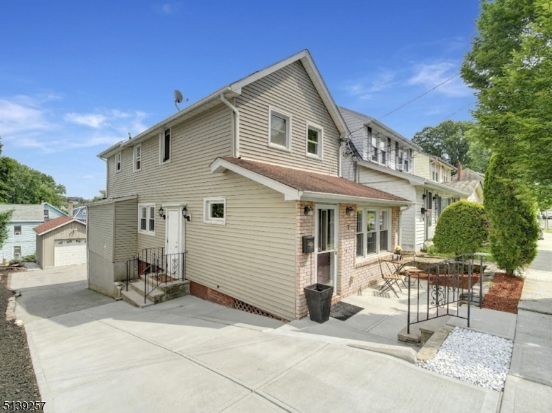 8 Pine St