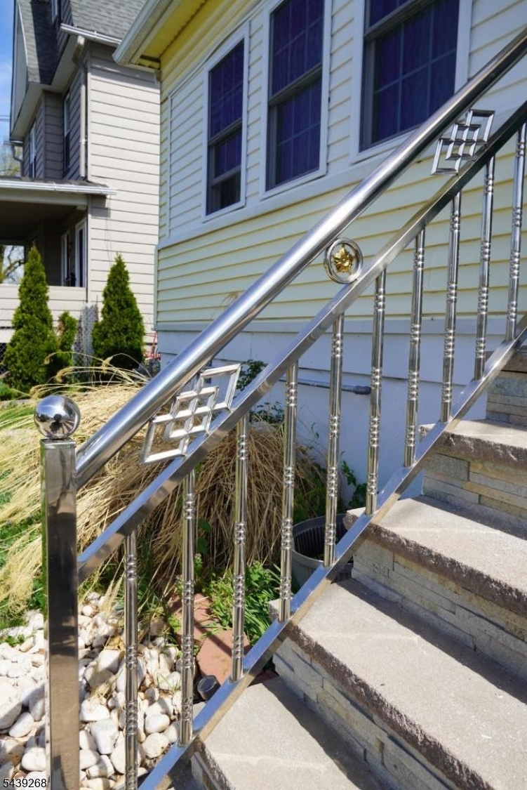 305 Leland Ave