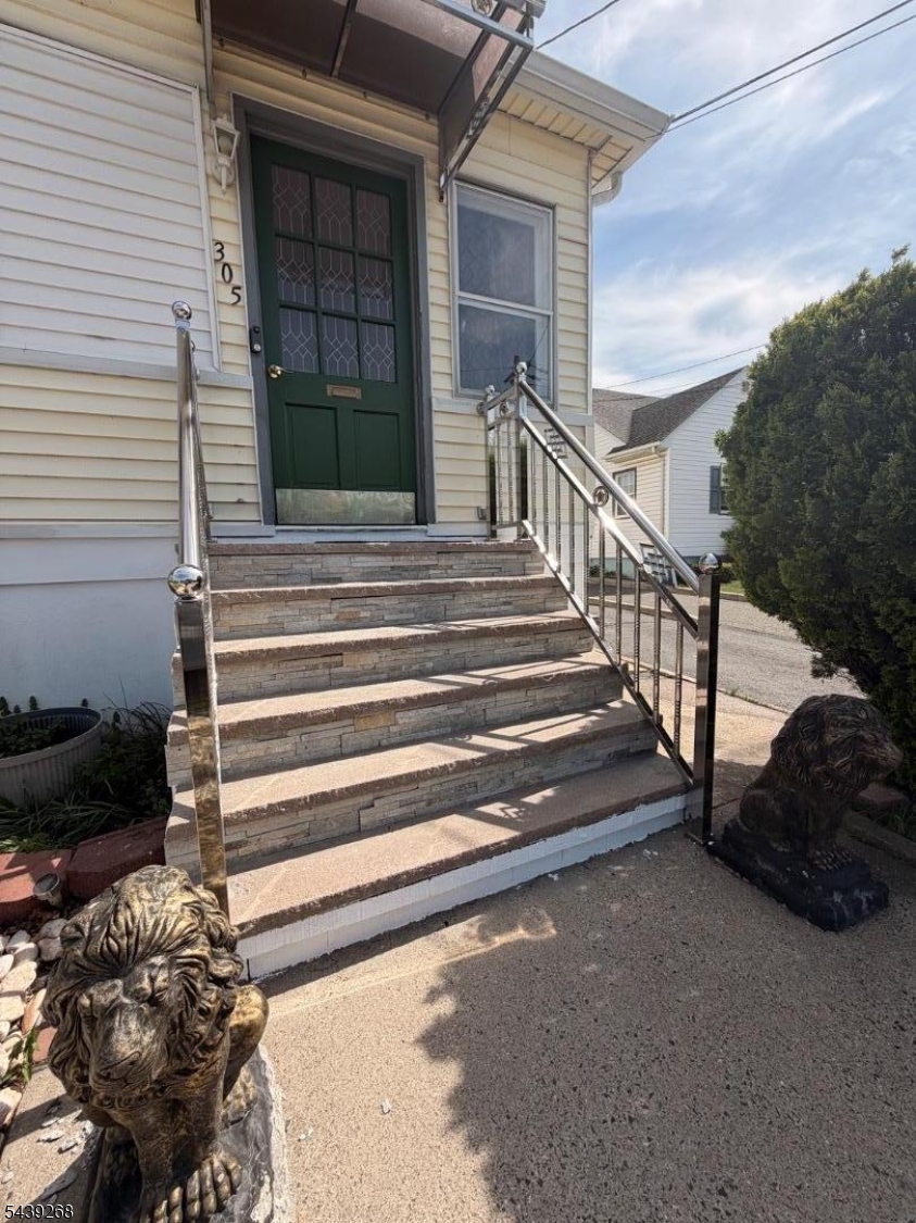 305 Leland Ave