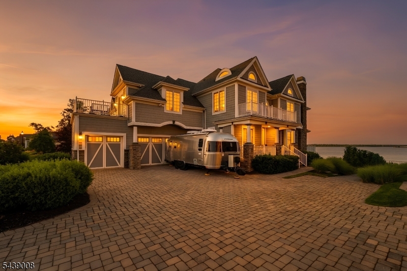 23 Lighthouse Dr