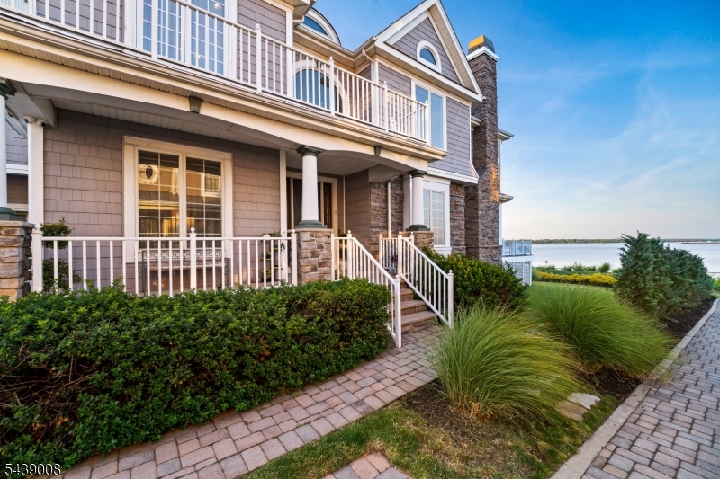 23 Lighthouse Dr