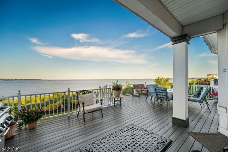 23 Lighthouse Dr