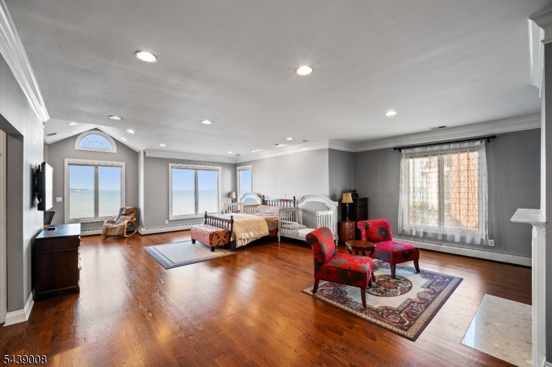 23 Lighthouse Dr