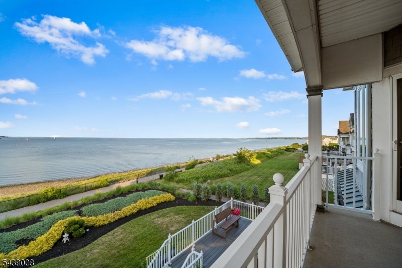 23 Lighthouse Dr