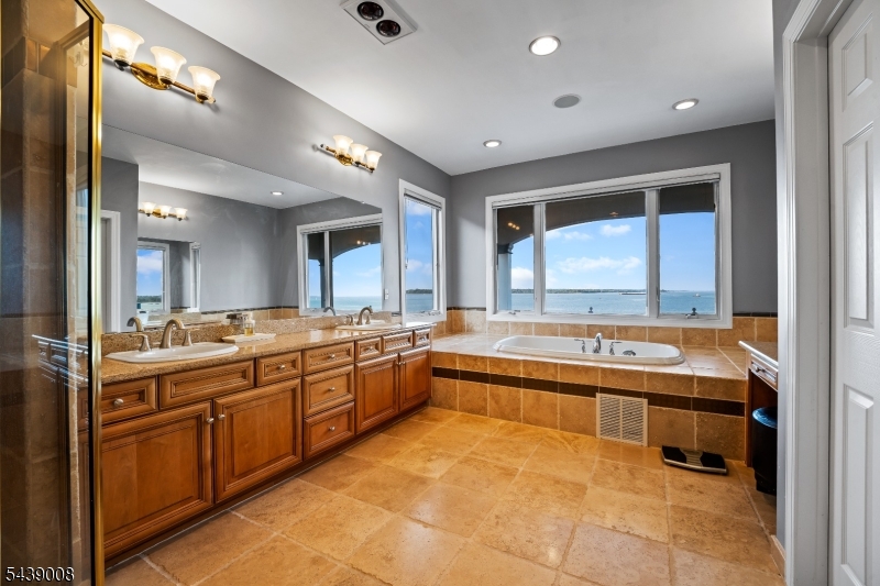 23 Lighthouse Dr
