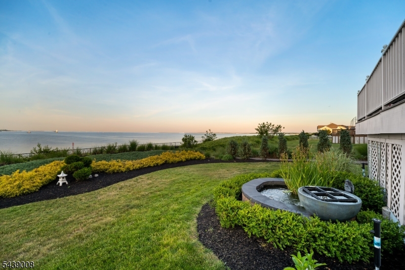 23 Lighthouse Dr