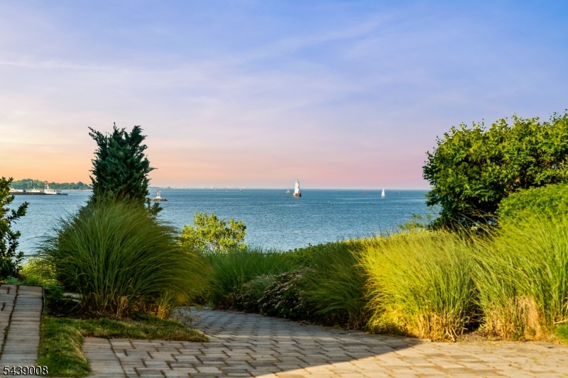 23 Lighthouse Dr