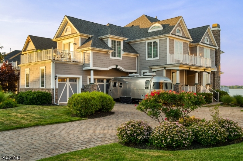 23 Lighthouse Dr