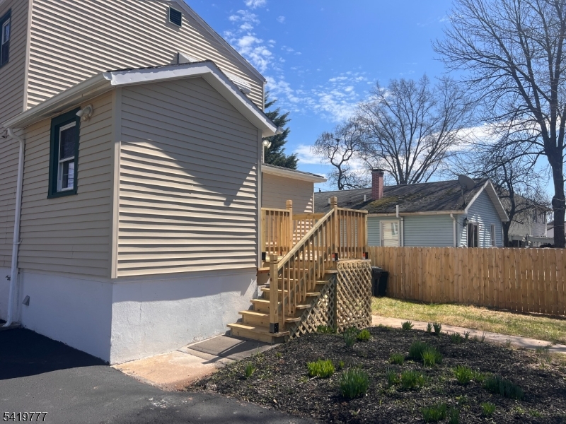 168 Oak Street (168)