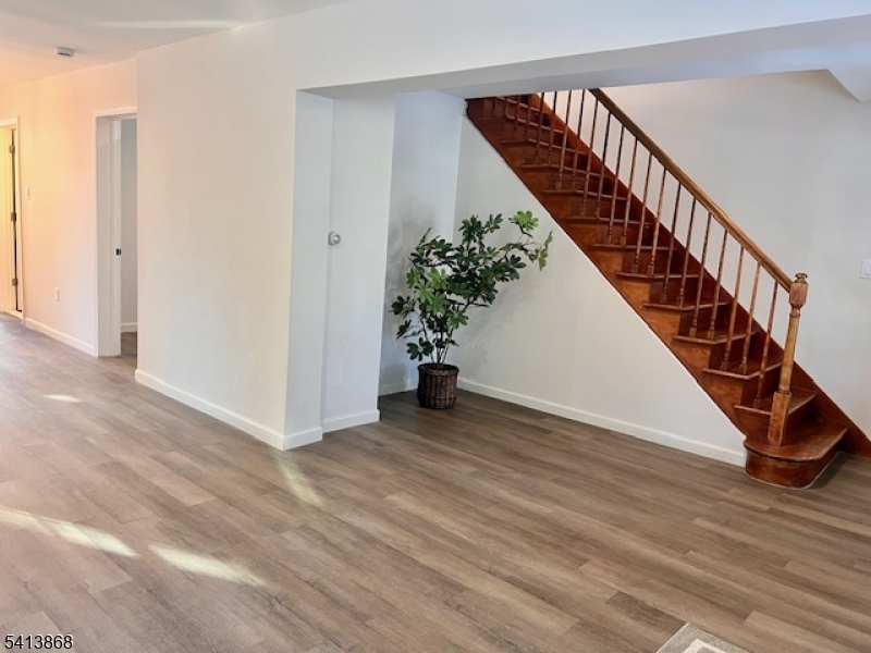 168 Oak Street (168)