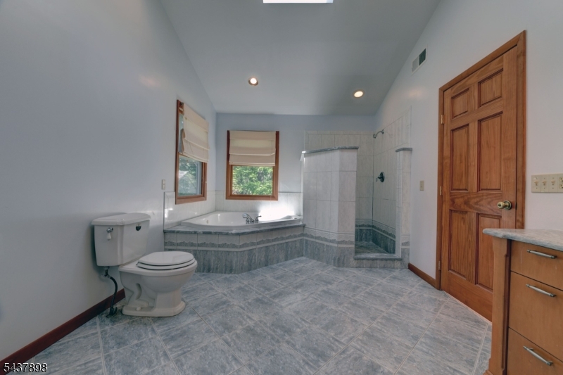 34 Knoll Rd