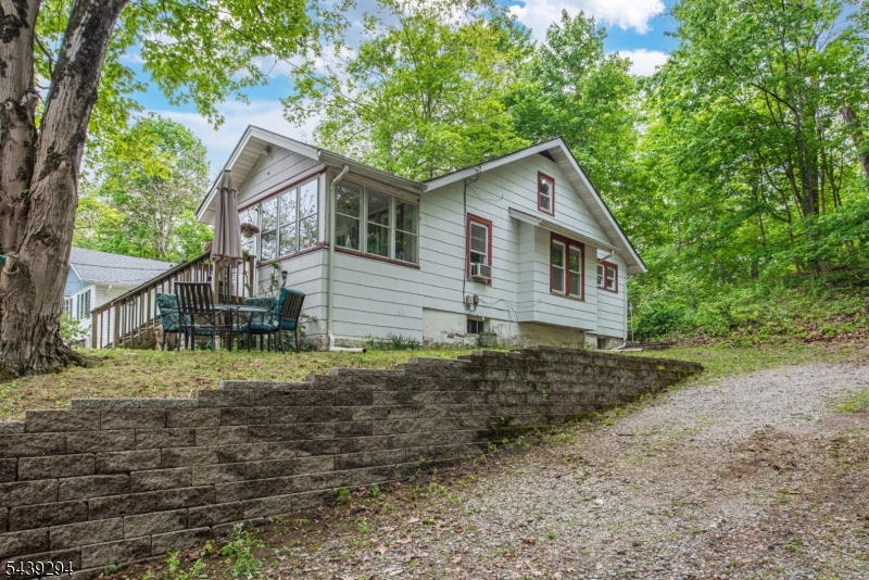 133 Woodside Ave