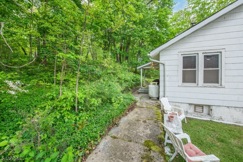 133 Woodside Ave