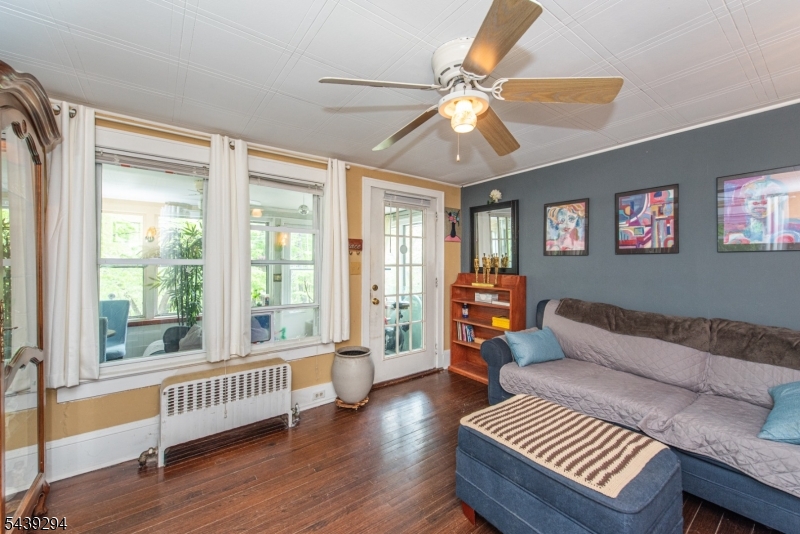 133 Woodside Ave