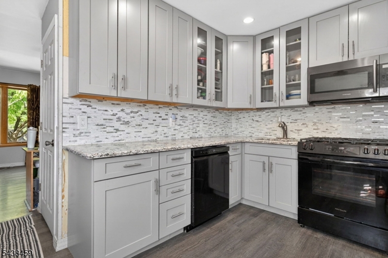 40 Windsor Dr