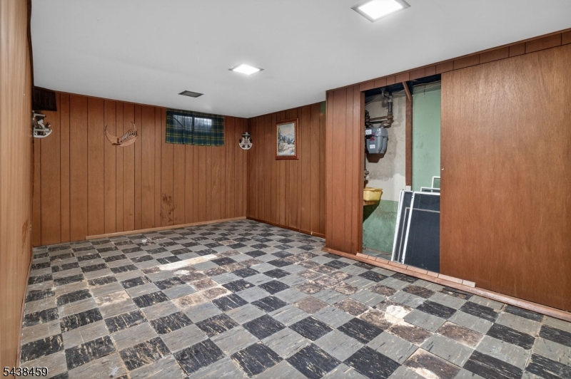 40 Windsor Dr