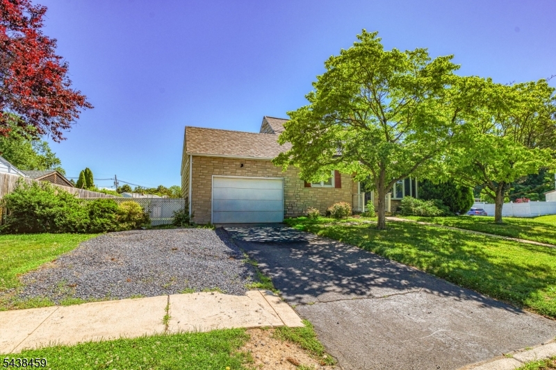 40 Windsor Dr