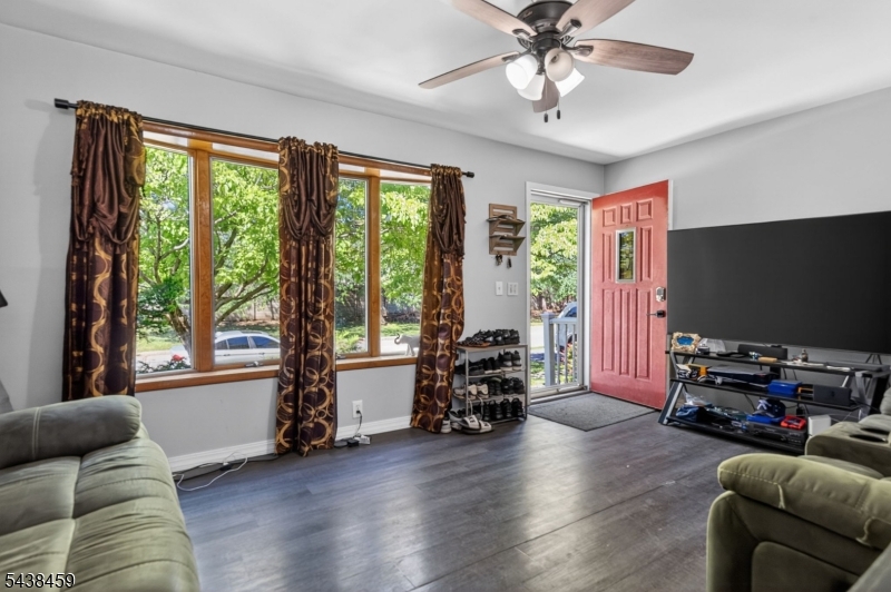 40 Windsor Dr