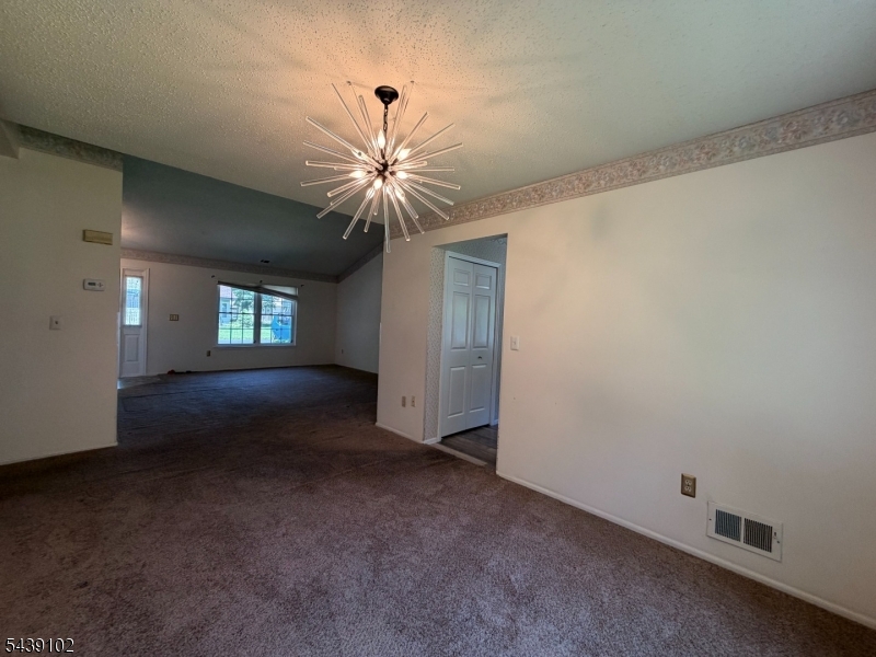 541 Petunia Ln