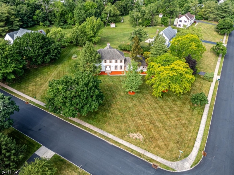 19 Arrowhead Dr