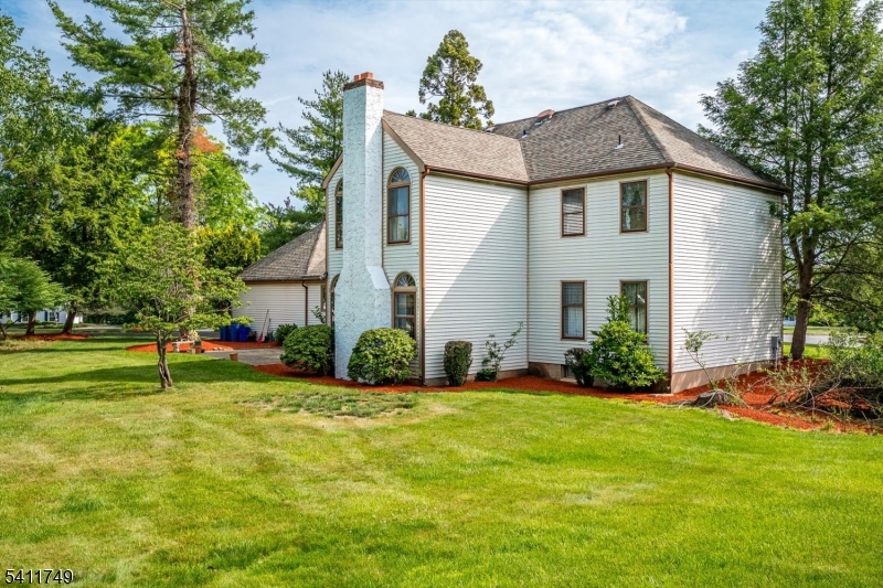 19 Arrowhead Dr