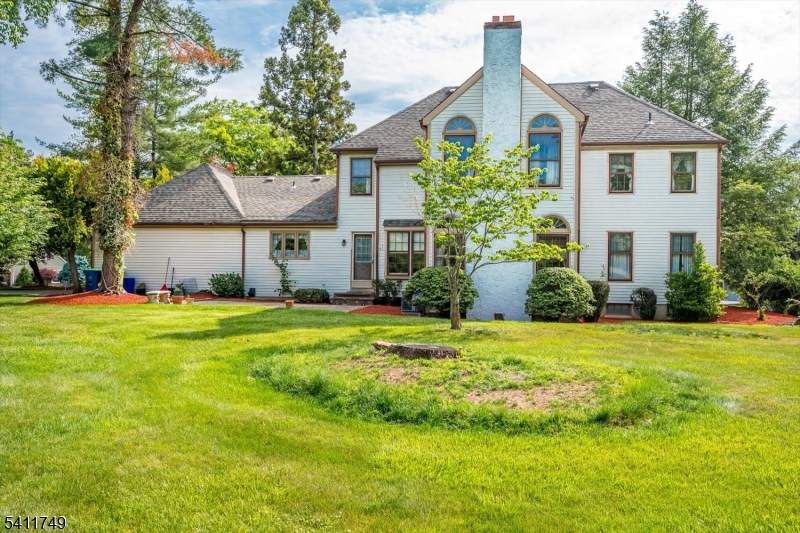 19 Arrowhead Dr