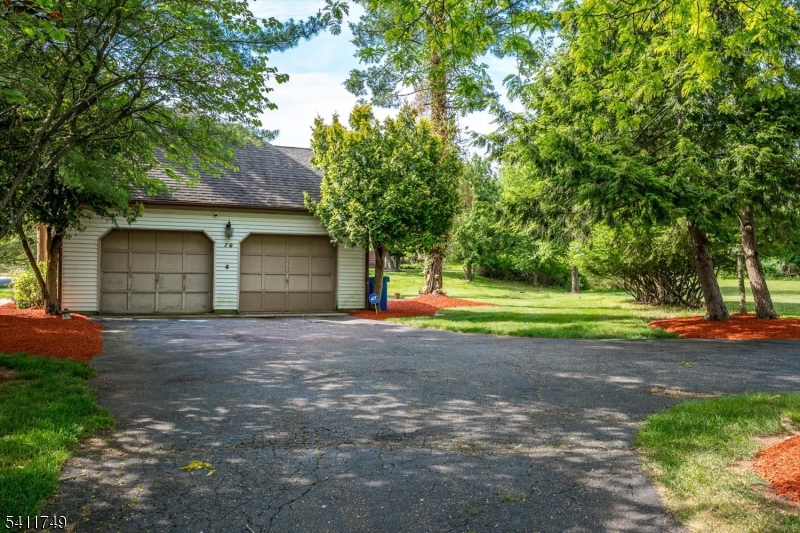 19 Arrowhead Dr