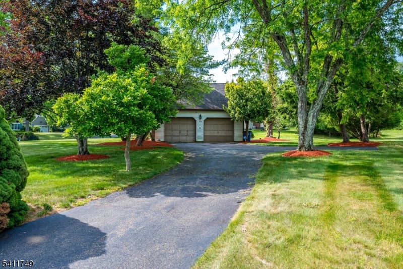 19 Arrowhead Dr