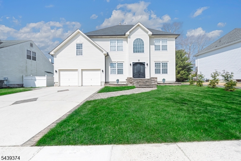 11 Chancellor Park Dr