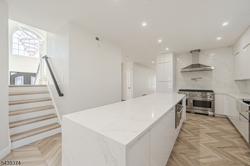 11 Chancellor Park Dr