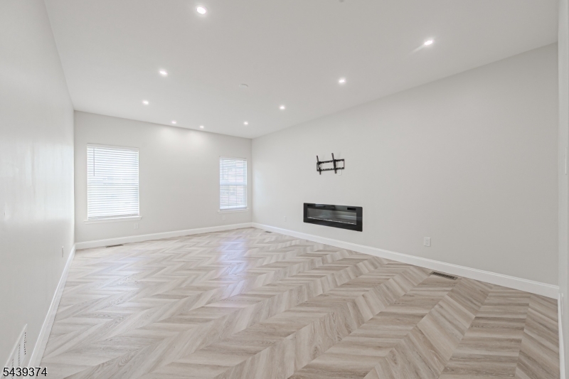 11 Chancellor Park Dr
