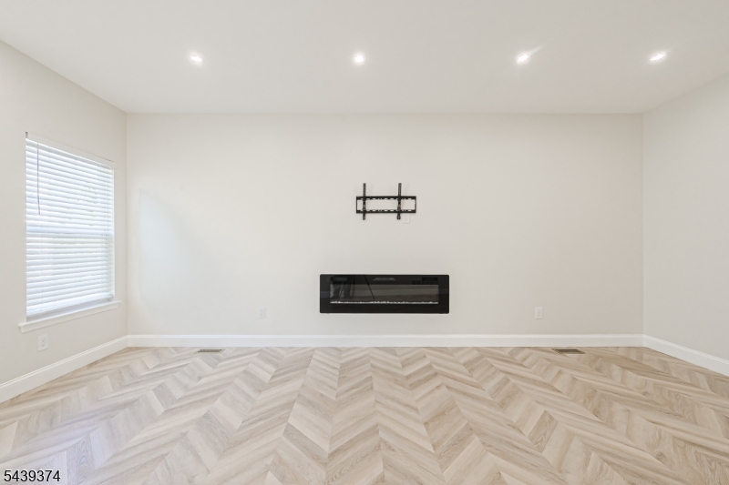 11 Chancellor Park Dr
