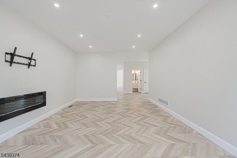 11 Chancellor Park Dr