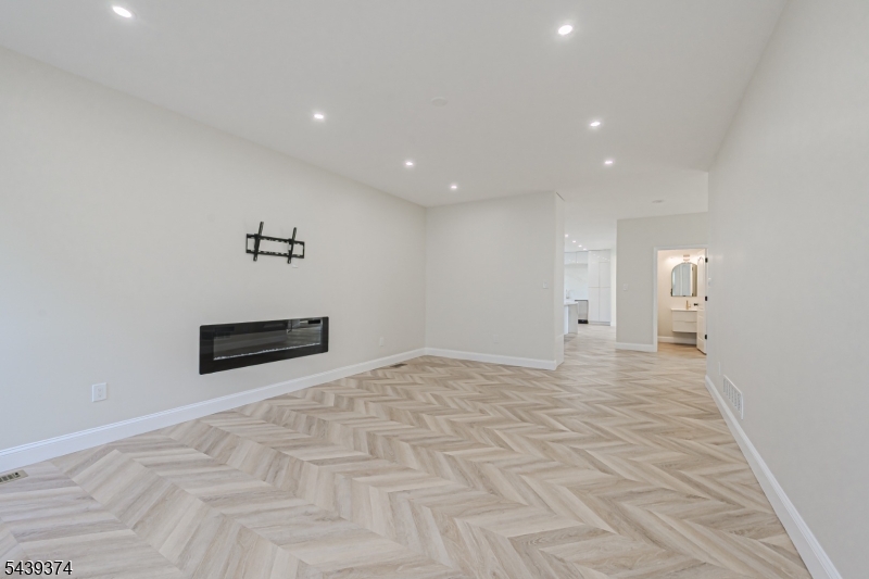 11 Chancellor Park Dr